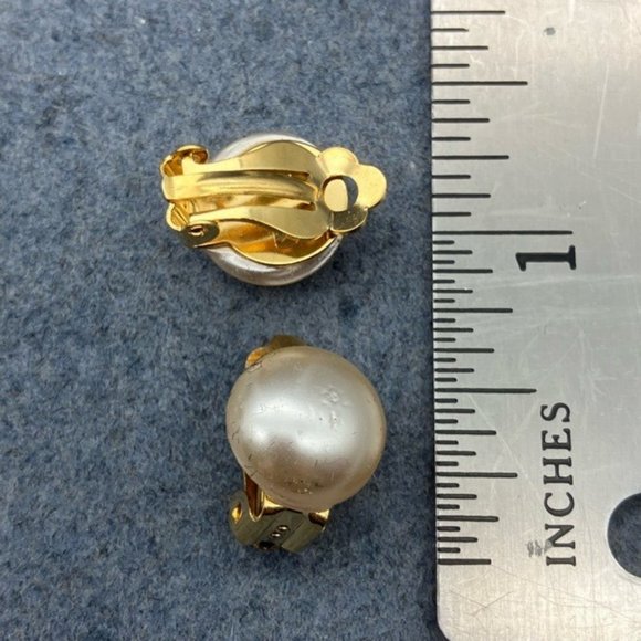Regalia Clip On Earrings As Is Pearl Gold Domed Classic Retro Vintage Soft Girl - Picture 5 of 6
